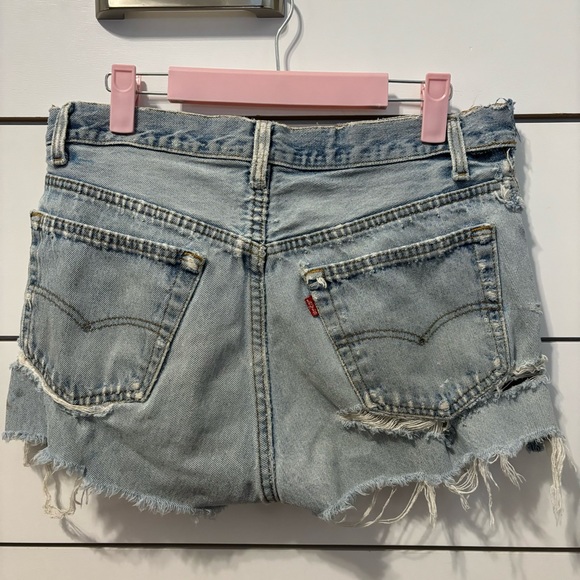 VINTAGE Levi’s Distressed Shredded Denim Shorts - Picture 5 of 12